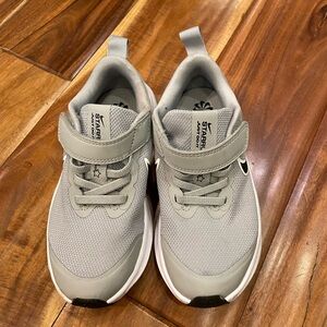 Nike Star Runner 3 Kids Sneaker sport shoes size 11 grey color
